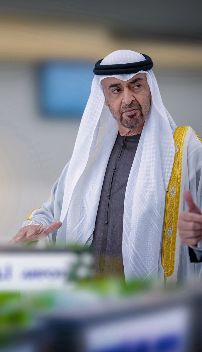 رئيس الدولة الأكثر حراكاً في العالم 
رئيس الدولة الأكثر تأثيراً في العالم 

من روسيا الى انغولا و ثم الى مصر 
وبعدها للسعودية ثم عاد واستقبل الرئيس الغيني و الاردني .. 

وبعدها ذهب الى قطر والبحرين و عمان 
ثم استقبل رئيس الوزراء المجري 
وعاد ليكمل زياراته الى اذربيجان وجورجيا