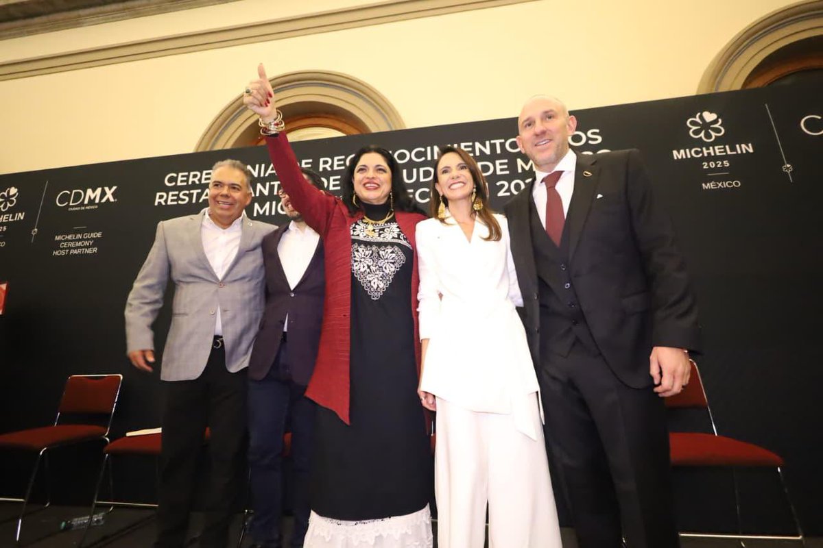 Celebramos a quienes con su talento y pasión ponen en alto nuestra gastronomía. 
🍴Entregamos las distinciones <a href="/GuiaMichelin_ES/">La Guía MICHELIN</a> a restaurantes de nuestra capital, orgullo de una ciudad grande en historia, diversidad y hospitalidad.

La cocina de la CDMX es identidad, memoria y