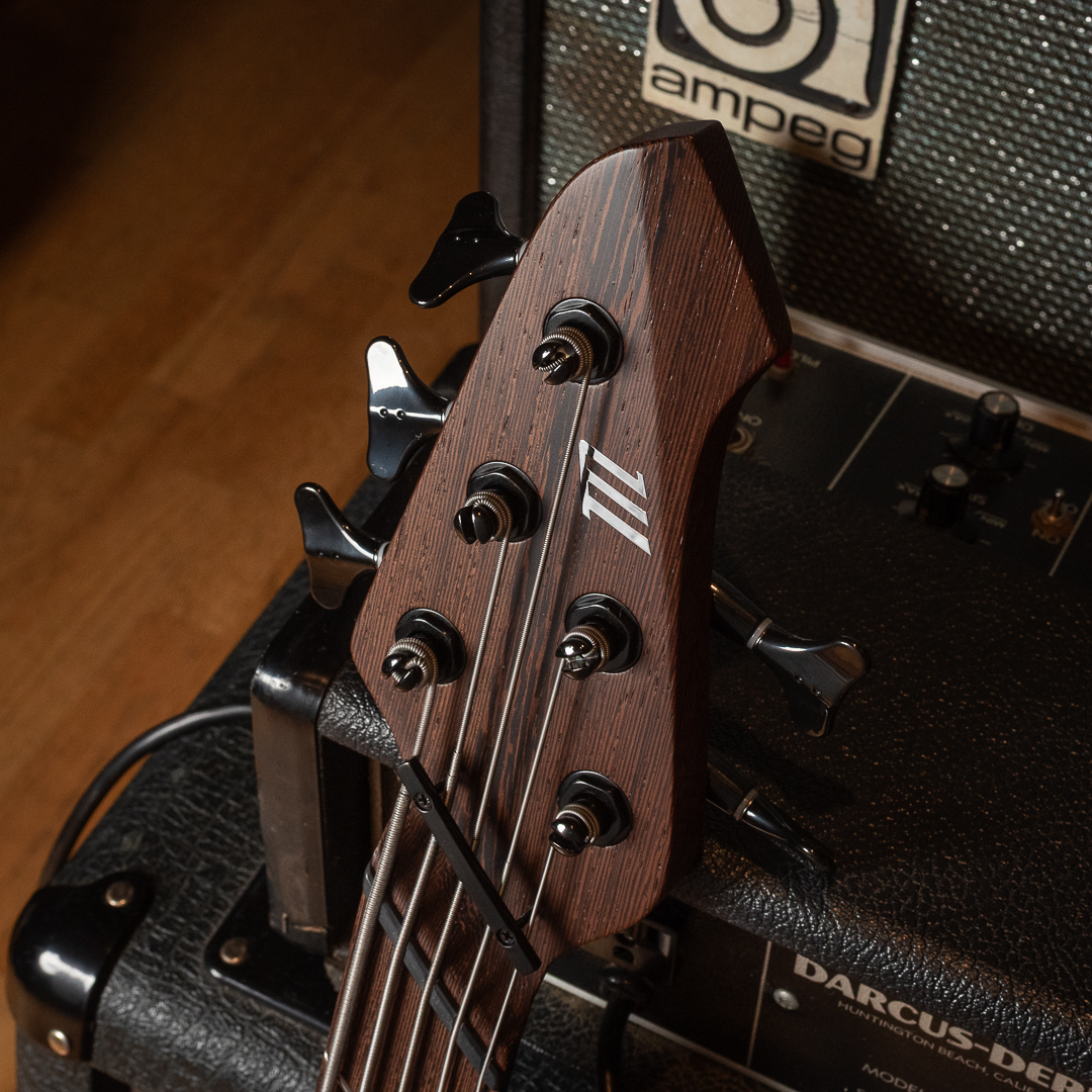 ChicagoMusicEx's tweet photo. https://t.co/nxAu9WhSGM | All eyes on orange. 🟠 The new Mayones Ori-Enji 5 Bass just dropped in the BASSment at Chicago Music Exchange! Delivering jaw-dropping looks with signature Mayones punch, shop the latest Mayones bass guitar arrivals at CME today! #MayonesGuitars #Bass https://t.co/WzNiCupNN8