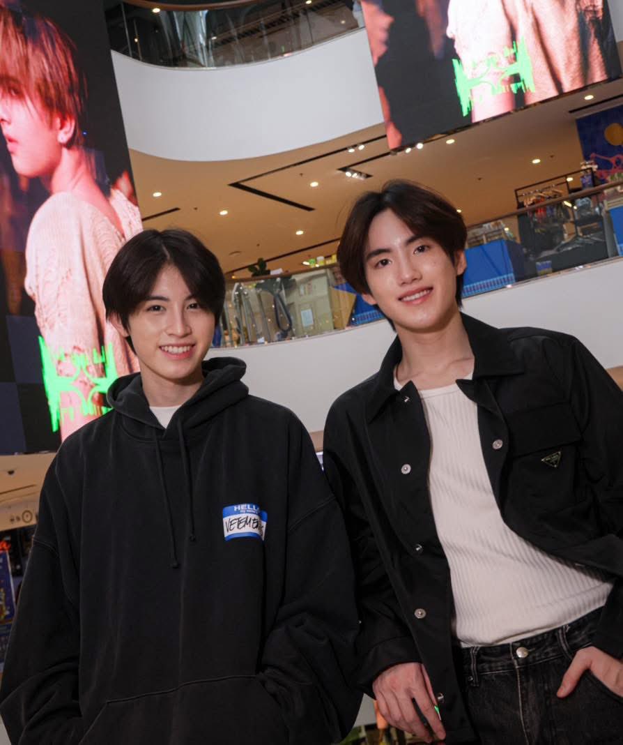 centralwOrld's tweet photo. ขอขอบคุณ ‘BUS because of you i shine' ที่แวะมาชม centralwOrld Digital Screen พร้อมฝาก ‘BB‘ 🖤

มาฟังและชม MV เพลง ‘BB‘ จาก ’BUS because of you i shine' ใน #CTWMusicNewRelease ได้ที่
📌centralwOrld Digital Void Screen
📌centralwOrld LED Main Entrance
📌centralwOrld LED Car Park
ตั้งแต่วันที่ 14 ก.ย. 68 - 21 ก.ย. 68

#CTWMusicNewRelease
#CTWMusicCommunity
#centralwOrld
#BUS_BB
#BUSbecauseofyouishine
#SONRAYMUSIC