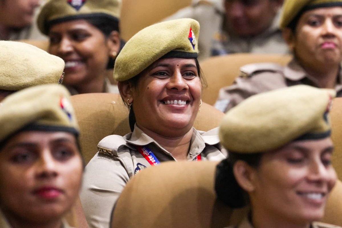 मिशन शक्ति के माध्यम से योगी सरकार महिलाओं को जननी से जनशक्ति बनाने की दिशा में काम कर रही है। एसओपी की पुस्तिकाओं का विमोचन इस अभियान को और प्रभावी बनाएगा। 1090 वीमेन पावर लाइन महिलाओं को किसी भी परेशानी में तुरंत मदद पहुंचाती है।
 #MissionShaktiUP