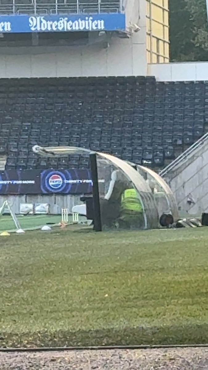 Konradsen gjør seg klar til dagens stengte <a href="/RBKfotball/">Rosenborg Ballklub</a> trening. 🤡