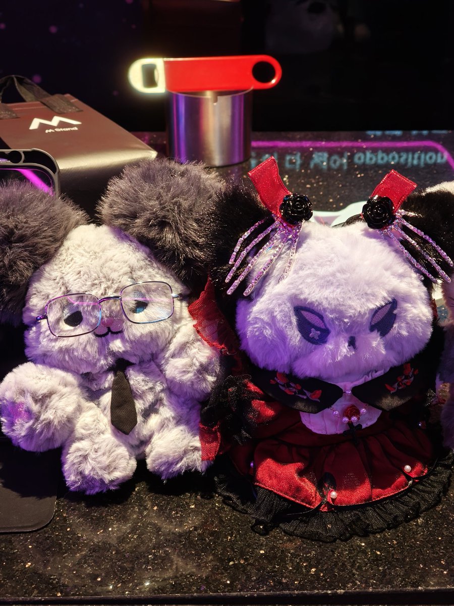 shenlanshu757's tweet image. Dr. Hamil and his Gothic bride(?)  Foxde ❤️❤️
#Hamil #Foxde
#XdinaryMonsters
#villainselcaday