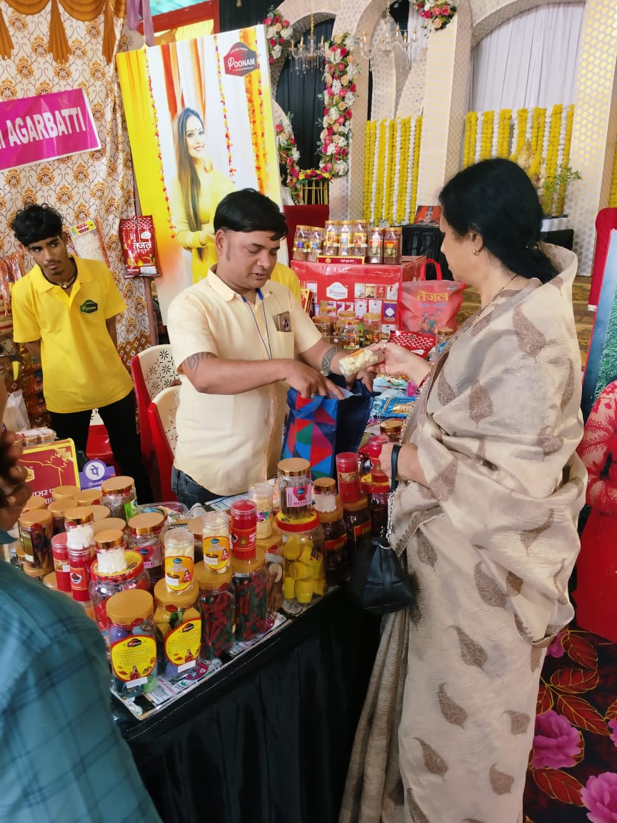 Sangeeta Sushil Tiwari (मोदी का परिवार) tweet media