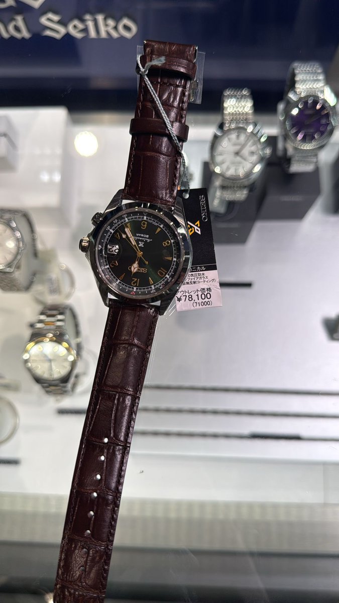Seiko Alpinist SPB121. Japonya Gotemba Outlet’ten 19bin ₺ civarına geldi, sanırım en uygun mağaza burası. Gidenlere, getirtenlere tavsiye nedeniyle paylaşayım dedim. 

Bir de saati kullananlara sorum, deri kayışın yapısı nedeniyle yukarı tarafları çok sert, zamanla yumuşar mı?