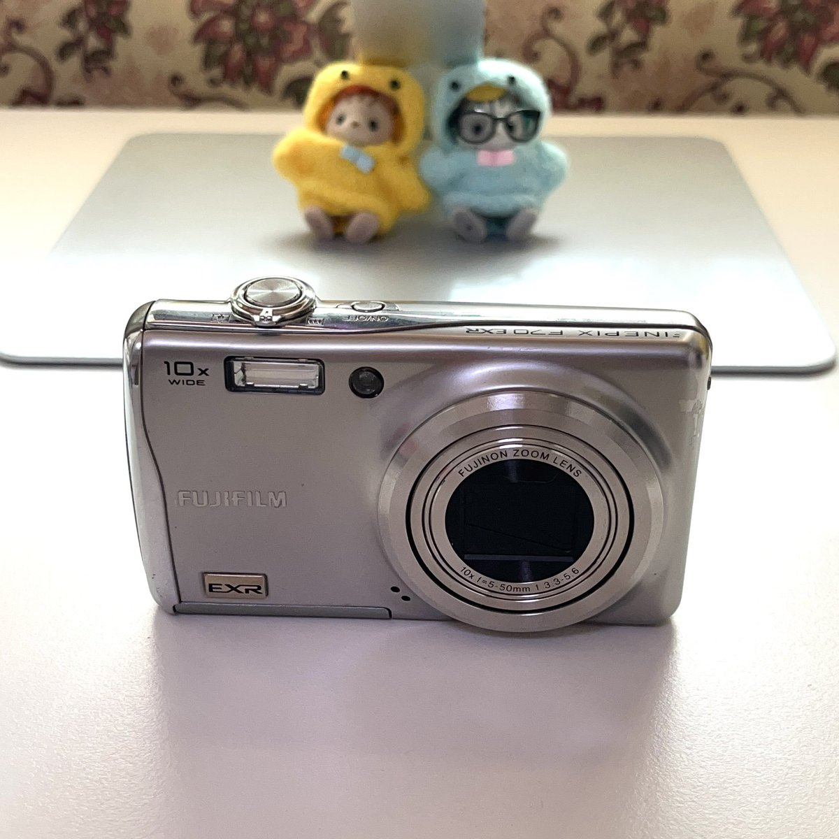 디카 양도 판매

후지필름 파인픽스 f70exr 실버

14.0 배송비 별도

쿨한 색감으로 인물사진 특화✨

번장 1noag 에서 
상품에 대한 유의사항 및 설명 확인 후 구매 필수 (읽지 않고 구매시 책임x)

빈티지 디지털 벼룩 카메라