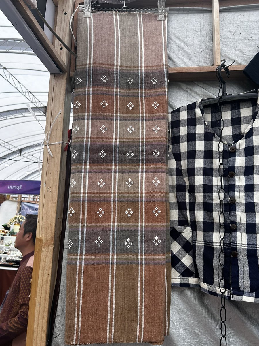 ผ้าฝ้ายย้อมคราม /เปลือกไม้ จกดาว
ขนาด100x190ซม.
ราคาผืนละ1,800บาท
ส่งฟรีทั่วไทย
ไม่ทีระบบเก็บเงินปลายทางครับ #ผ้าฝเายจกดาว #ผ้าฝ้ายทอมือ #ผ้าฝ้ายย้อมสีธรรมชาติ