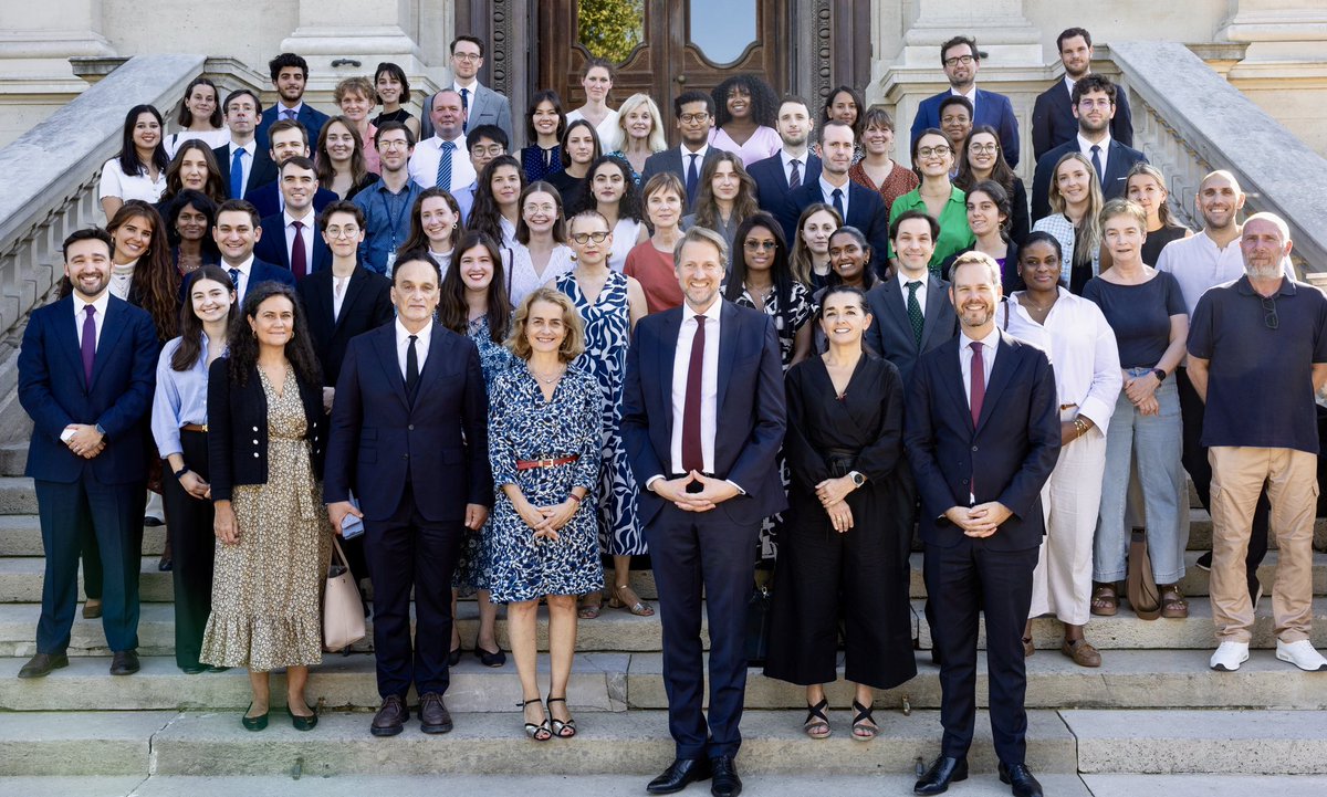 📸 Photo de rentrée hier de l’équipe de la Direction des Nations Unies, des organisations internationales, des droits de l’Homme et de la Francophonie de <a href="/francediplo/">France Diplomatie 🇫🇷🇪🇺</a>, autour de notre nouvelle Directrice : <a href="/Nath_Broadhurst/">Nathalie Broadhurst</a> !