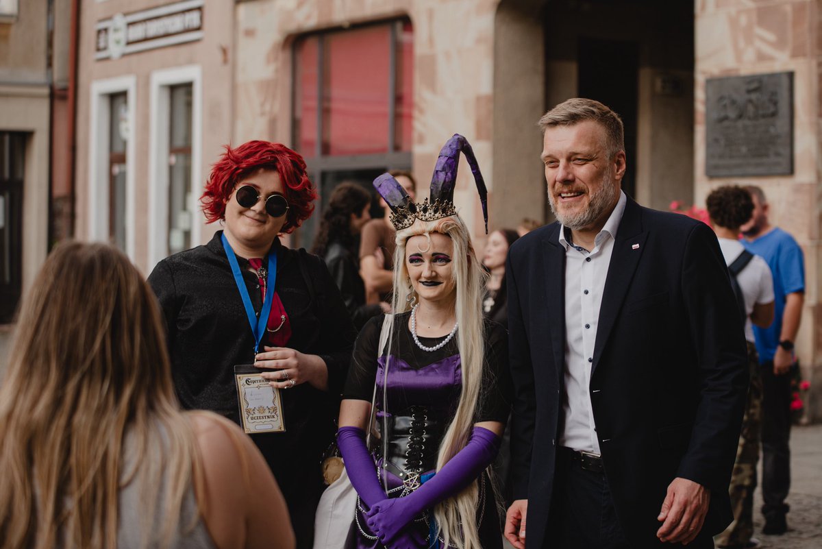 Z wizytą z <a href="/ZandbergRAZEM/">Adrian Zandberg</a> w Toruniu! 🔥