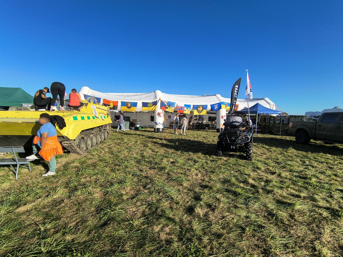 Ahoj všichni, jsme na Dnech NATO, přijďte si s námi popovídat o aktivitách pro podporu Ukrajiny 
#StandWithUkraine