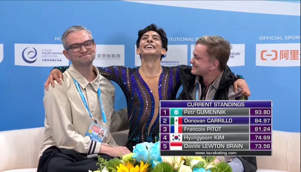 Chingones_sport's tweet photo. 🥈 ¡Donovan Carrillo lo hizo!
Segundo lugar al momento en el Short Program del Olympic Qualifier Beijing 2025 con personal best incluido. 🇲🇽⛸️
#Beijing2025 #DonovanCarrillo #PatinajeArtístico #TeamMéxico #ChingonesMX https://t.co/NtLZ1YxEGe