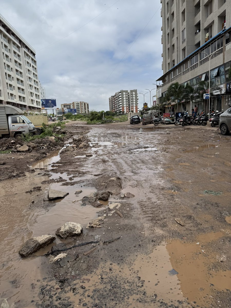 Aaditya1108's tweet image. @CMOMaharashtra Roads in Dhanori, Lohegaon, Porwal Road &amp;amp; Pride World City are in terrible condition. Potholes, waterlogging &amp;amp; traffic chaos are risking lives daily. Please take urgent action for citizens’ safety. #pune  @AjitPawarSpeaks @mieknathshinde @Dev_Fadnavis