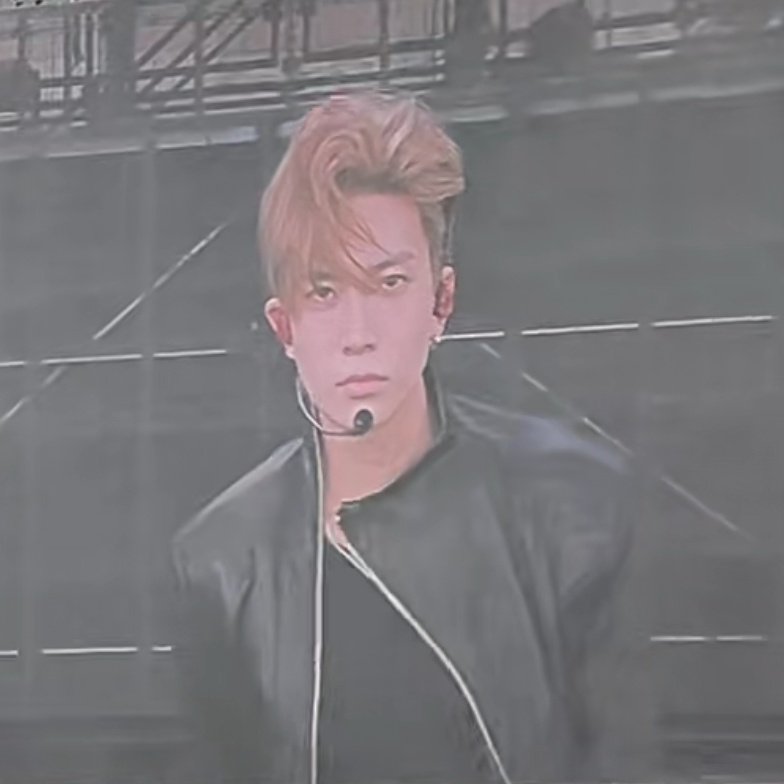 HEESEUNG IS SOOO HANDSOME