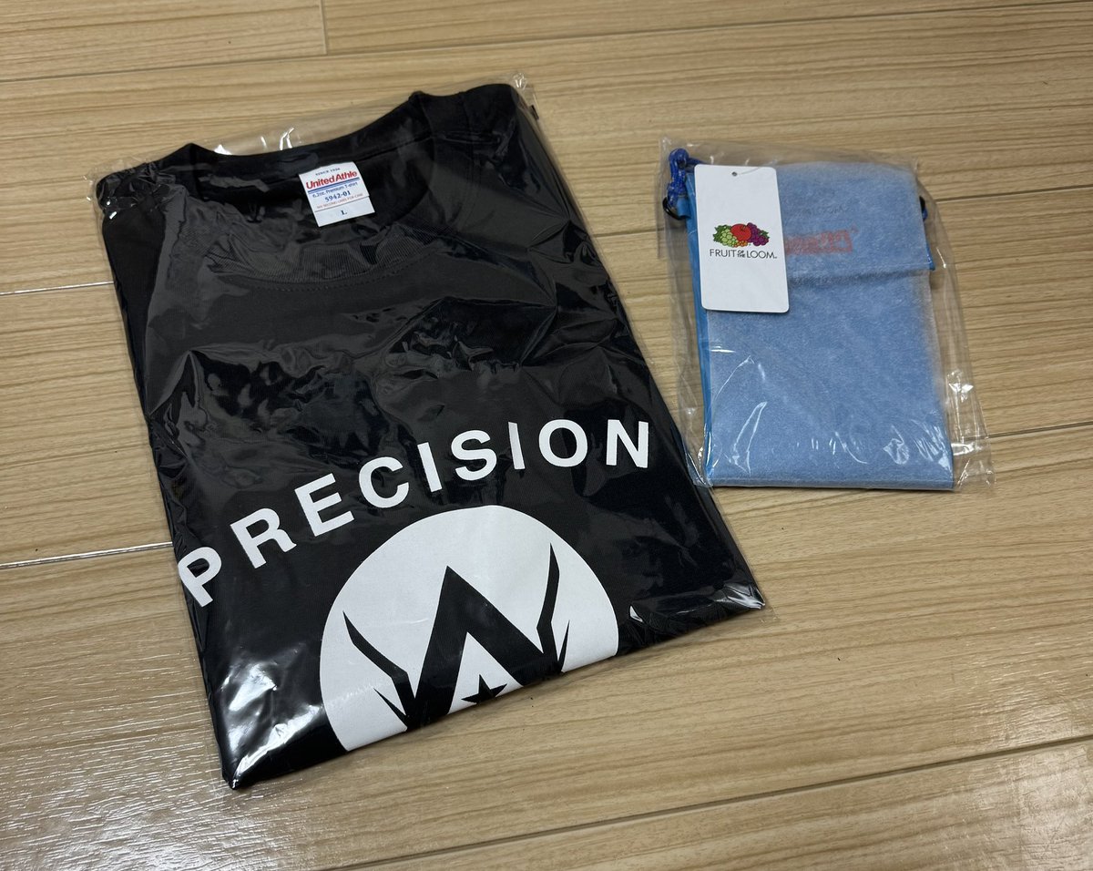 46base's tweet photo. ダーツ祭りにて宮本沙織プロ(@orichan___darts )のTシャツとOne80のモバイルポーチゲット https://t.co/dalmyJTvZp