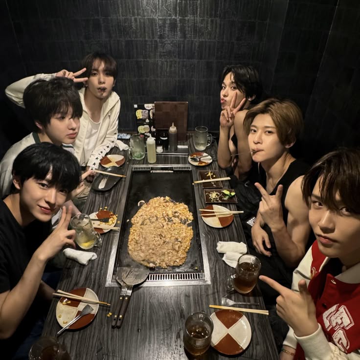 ㅤ
..  ☆ 𝗡𝗲𝗼 𝗪𝗶𝘀𝗵's update
𝗪𝗜𝗦𝗛𝗜𝗘 𝗩𝗘𝗥𝗦𝗘 [20/09/25]
𝗞𝗲𝗻ㅤ
｡･:*:･ﾟ★,｡･:*:･ﾟ☆

Tebak siapa baru bangun tidur dan langsung makan?
ㅤㅤㅤㅤ