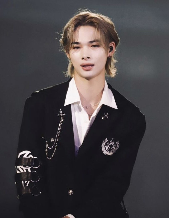 ni_kischeeks's tweet photo. WELCOME BACK MULLET NI-KI

died in 2023                      reborn in 2025 https://t.co/V0n9WggVCN