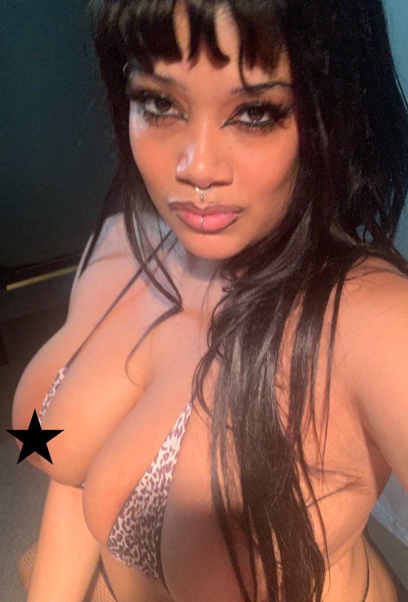 notmarcelines's tweet photo. at the pyramids tonight 🤑 https://t.co/JfN5RNms0I