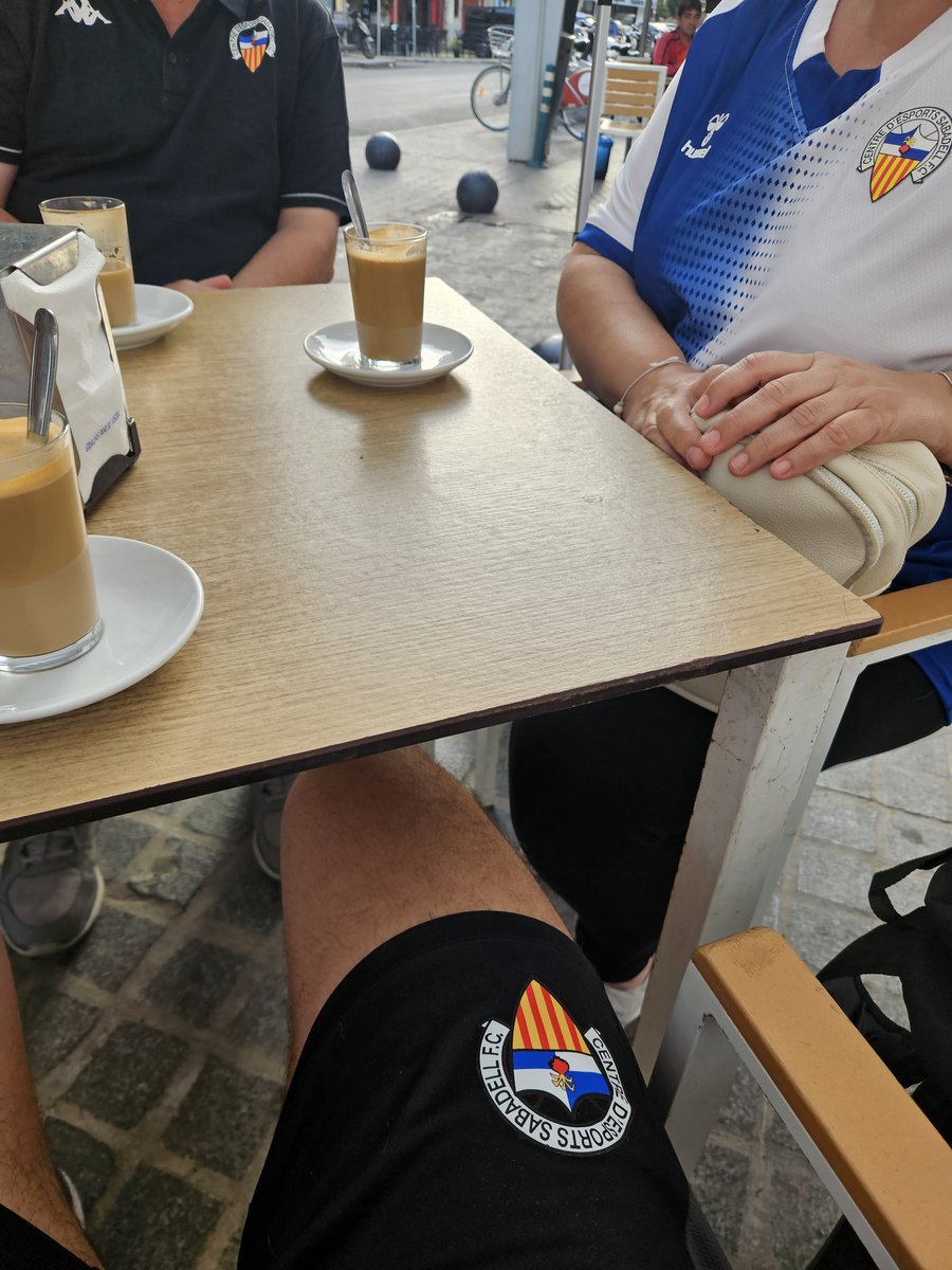 99torron's tweet photo. @CESabadell @AlgecirasCF @RadioSabadell @LaLigaPlus @FootballClub @MovistarFutbol Calentando. Nuevo mirador 🔜💙🤍 https://t.co/5FsjnEX3FM
