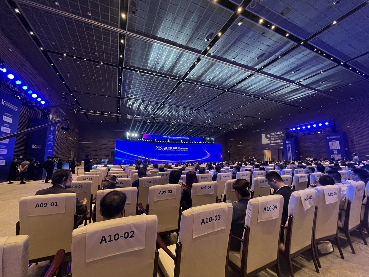 Simoes_MF's tweet photo. Ready to start! 18th Pujiang Innovation Forum!! 😊🛰️🪐🔭🚀 https://t.co/4j4ouvmXBd