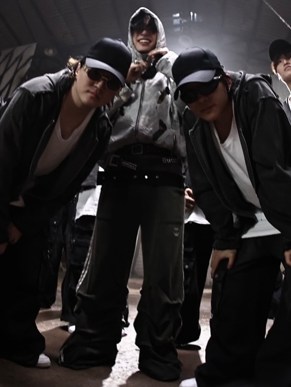 ATEEZUD's tweet image. [📷] BBTrippin Members with MINGI 

@/bbt_u.zin
@/bbt_kan.g
@/bbt_dahan
@/zeeki_kxx

#ATEEZ #에이티즈 #MINGI #민기
#ROAR @ATEEZofficial