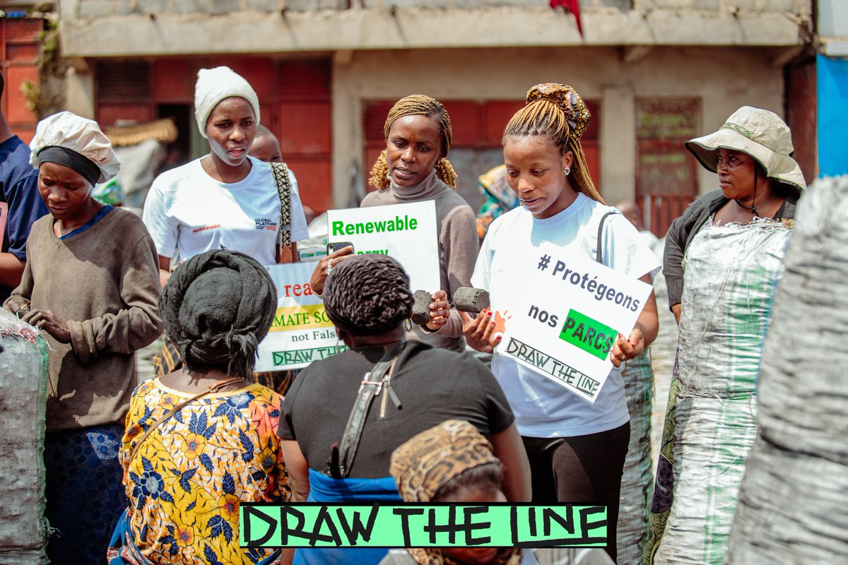ClimateClockDRC's tweet photo. It's #GWOA and we made our voices heard in the heart of the Kituku market  in #Goma.
With our banners and posters, we challenged, discussed, and raised awareness about #Drwatheline campaign. Protect #congobas
@AfricansRising @can_africa @350Africa #ActinTime @AfrikaVukaNet @UNEP https://t.co/a3wuNZoTog