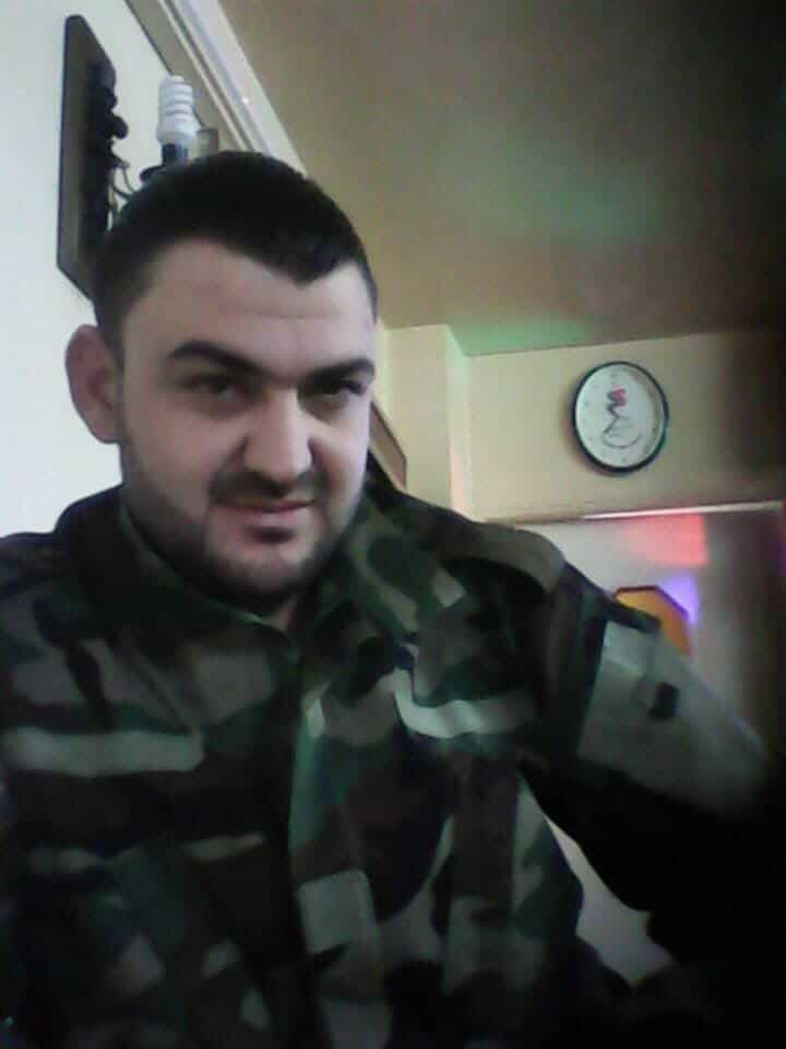 الشبيح ربيع صالح الصالح من حمص، قرية خربة التين 
قبل التحرير كان يخدم في فرع المنطقة  دمشق .
سجان في الفرع 
يتفاخر انه اغتصب كثير من نساء الثورة
متواجد في منزل اهل زوجته في حصين البحر منزل ابو عباس ديوب في طرطوس 
اغلب أهالي السبينه يعرفونه 
#كي-لاننسى
عملولنا تاغات لجماعه الأمن