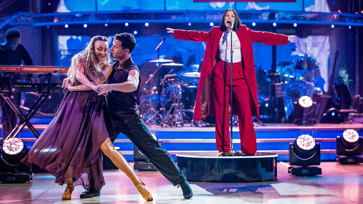 MissJessieFans's tweet photo. 📸 Jessie J performing on the @bbcstrictly Launch Show! Airing tonight on BBC 1 at 6.40pm https://t.co/fUTqMcr6Ru