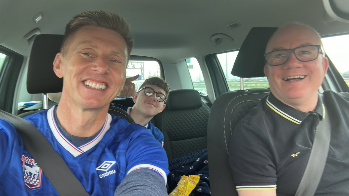 Love an Away day #itfc on the way to Blackburn in the rain 🌧️