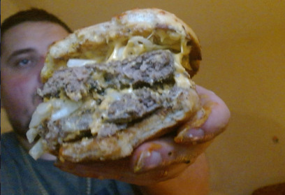 iBigDavid's tweet photo. Big David made burger 🔥 https://t.co/QDeaihKluD