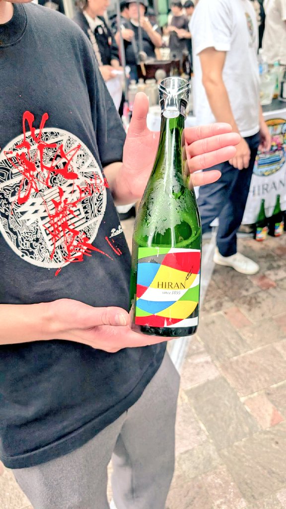 若手の夜明け行ってきました！
スタッフしている顔馴染みさんにも挨拶できたし、お酒は美味しいし、雨降ったけど楽しかった😊❤️
飛鸞のスパークリングと飛良泉の鵠おいしすぎてお代わりしちゃいましたw
はじめていただくお酒もあって、短時間だけど満喫しました✨