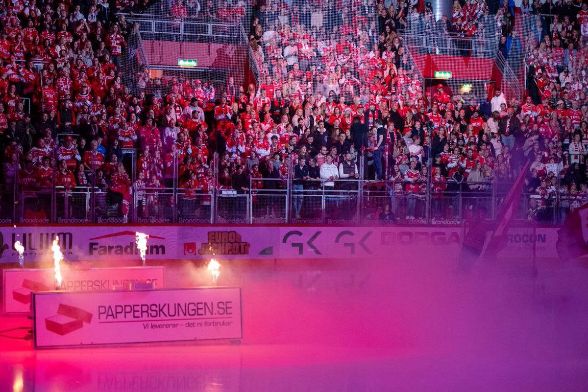 vastra_sta's tweet photo. Fler premiärbilder • Alla till VS! Foto: Marcus Claesson. #RVHD #timraik https://t.co/EdVLGeSHrx