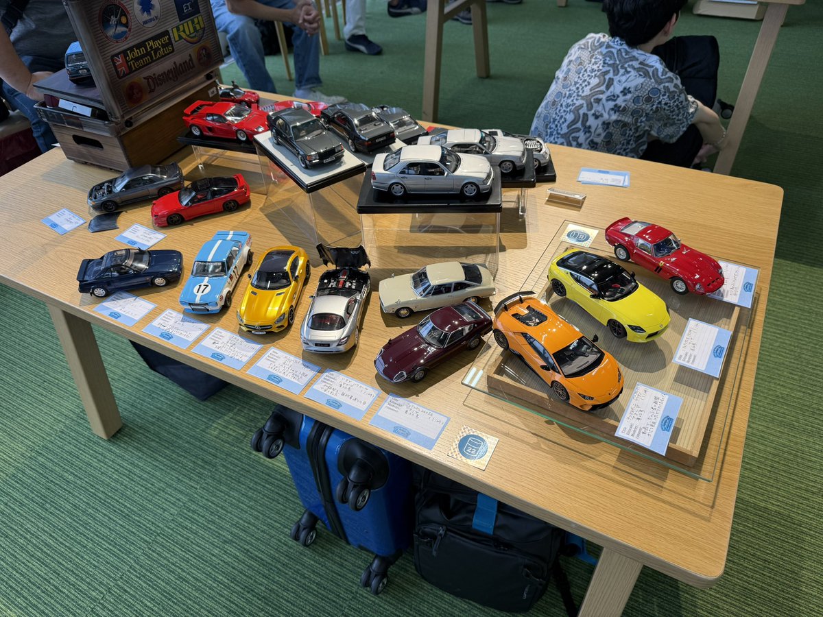 こんな感じで展示した。 (手前の作品のみ)