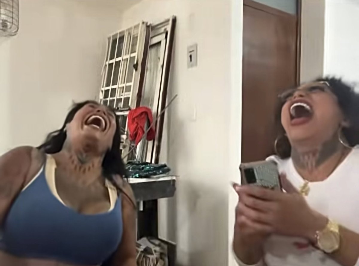 Dalilah en tono comercial: Voten por nosotros. Somos gente buena. Somos ñoños, la cagamos. Somos unos pobres animales infelices. Cuando eres idiota se te nota, ¡Vamos! ¡Hazlo ya! Les pedimos de favor. 

#LaCasaDeLosFamososMx
#LCDLFMX3