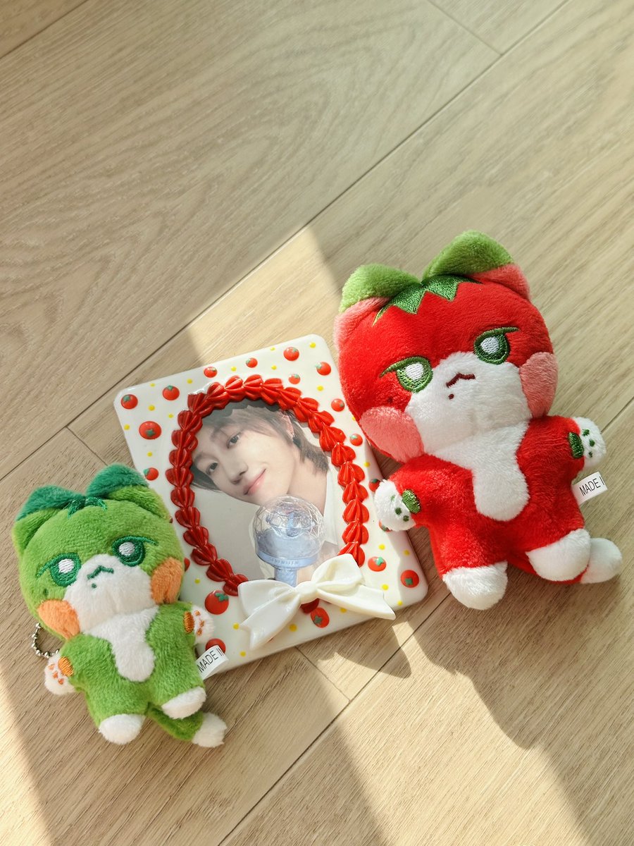 luboo___u's tweet photo. 내가 토마토가 되볼게!
🍅얍!🍅✨ https://t.co/kz29VzLKIl