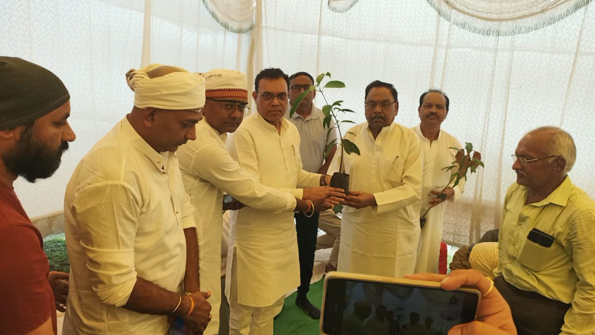 dryogesh_mla's tweet image. गुरु नानक स्कूल आमला के पूर्व प्राचार्य, वरिष्ठ समाजसेवी एवं राष्ट्रपति पुरस्कार प्राप्त शिक्षक श्री एस. एस. पंडाग्रे, की पत्नी स्वर्गीय श्रीमती चंद्रकला पंडाग्रे के श्रद्धांजलि कार्यक्रम में।
#श्रद्धांजलि