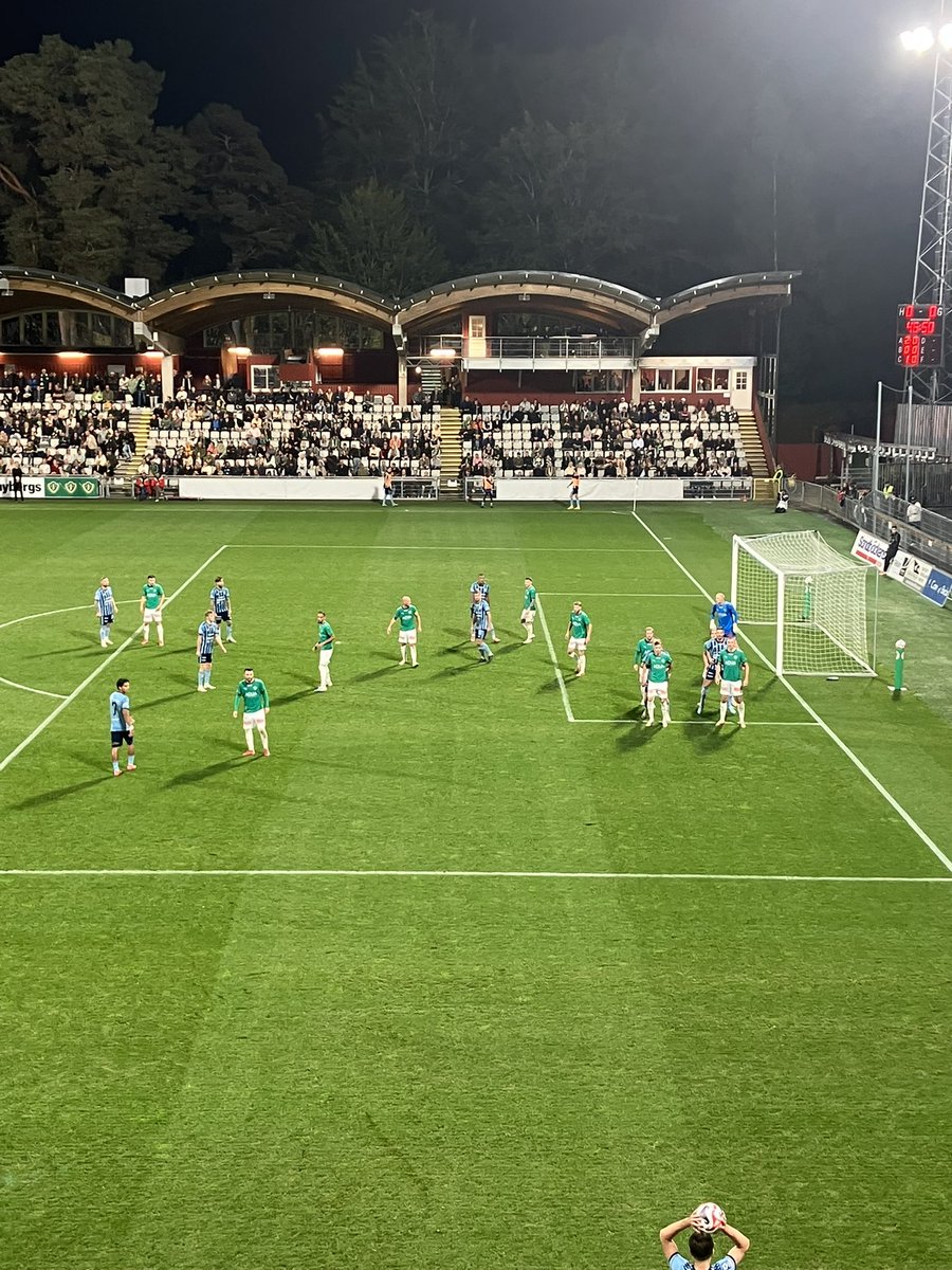 MWinbladh's tweet photo. Bra match av 💙💙💙@HusqvarnaFF 
Alla älskar 💙💙💙#fotboll #derby https://t.co/KkrYgoANDc