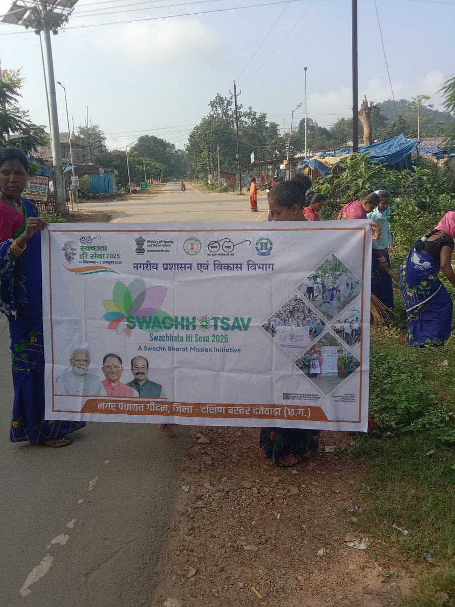 cmogeedam1's tweet photo. नगर पंचायत गीदम में आज स्वच्छता ही सेवा अभियान 2025 अंतर्गत शहर में मौजुद समस्त ctu cleaning का अभियान चलाया गया।जिसमें मुख्य रूप से जनप्रतिनिधि के साथ साथ नगर पंचायत के समस्त कर्मचारीगण उपस्थित है।
#SHS2025
#SwachhataHiSeva2025 
#Swachhotsav
#SwachhBharat https://t.co/UTSGgsag6S