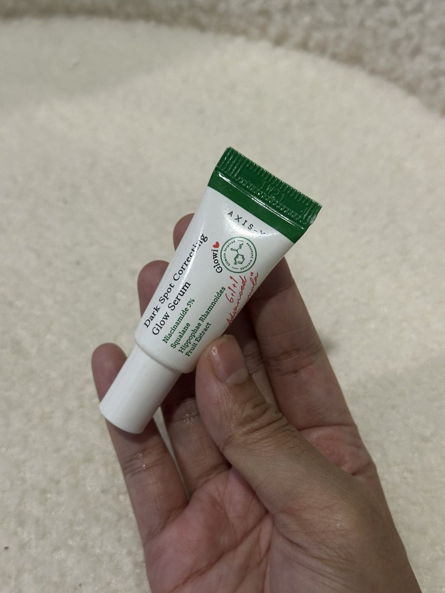 Girls please buy these 2 cream. WORTH IT NAK MAMPOS ACNE SCARS SEMUA DAH HILANG 🫵🏻😭😭