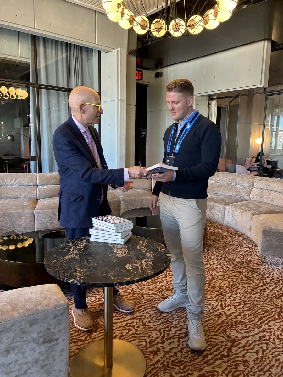 stefan_katanic's tweet image. Earlier in my career I read a lot of Seth Godin. 

Now in my career we’re meeting back stage and sharing ideas.

#webflowconf