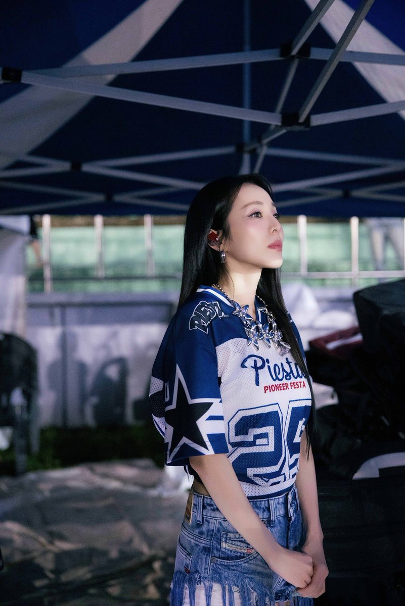 krungy21's tweet photo. 경상국립대학교 축제 🥳💙
#경상국립대 #2025Piesta #산다라박 https://t.co/fOlRE3k4SD