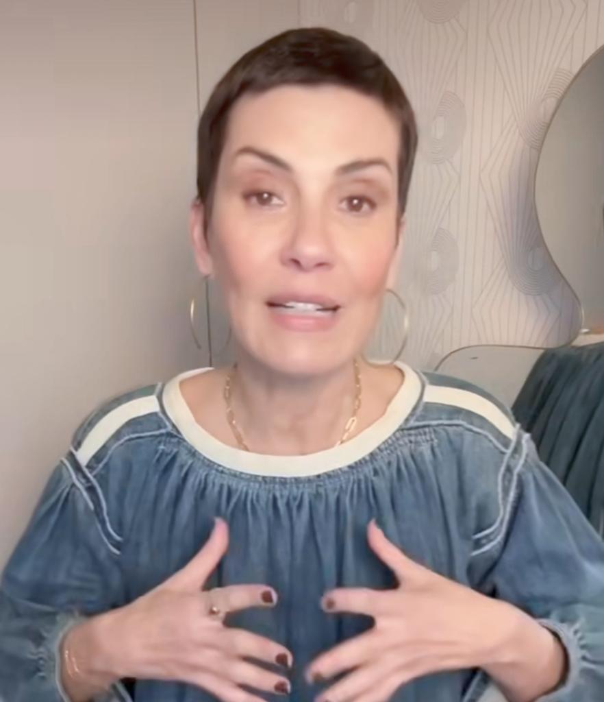 La mode est un patrimoine ! Qui l'eût cru ? En ce week-end <a href="/JEP/">Journéesdupatrimoine</a>,  la blouse intemporelle de la peintre  #RosaBonheur retrouve une nouvelle vie 130 ans après son tableau. Un clin d'œil parfait entre l'art et la mode, porté par la papesse du relooking, <a href="/cristinacordula/">Cristina Cordula</a>