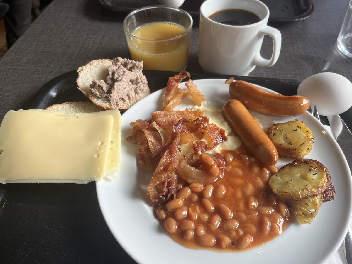beduin01's tweet image. Frukost denna morgon i Göteborg på Comfort Hotel - helt okey. Ha en bra lördag vänner