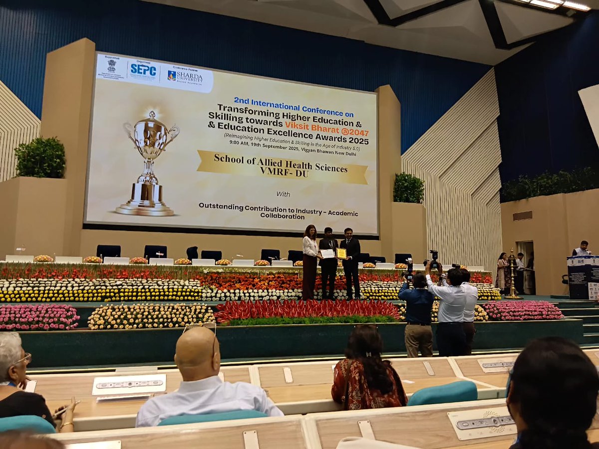 sahsvmrfsalem's tweet image. Award winners under the category "Outstanding Contribution to Industry Academic Collaboration".The award was bestowed by (SEPC),set up by Ministry of Commerce and Industry,GoI.
#OutstandingContribution #IndustryCollaboration #viksitbharatchallenge #educational #excellence #awards
