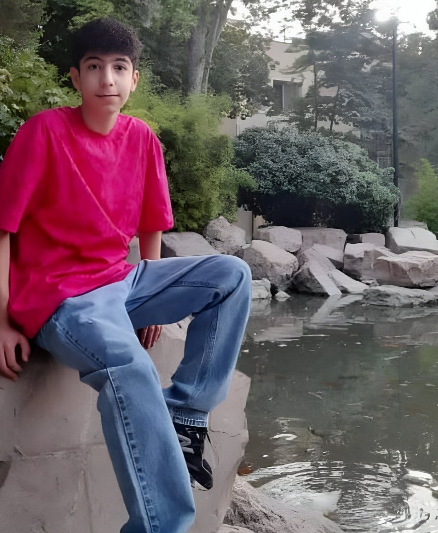 امیرحسین جهانگیری، پسر 13 ساله، از روز پنجشنبه 27 شهریورماه در پارک کودک ایلام آخرین بار مشاهده و از آن زمان ناپدید شده است. خانواده این پسر از کاربران فضای مجازی درخواست کمک کرده‌اند. لطفاً با تمام محبت خود در صفحات مجازی نشر دهید.

 در صورت نیاز تماس بگیرید | 09187949366