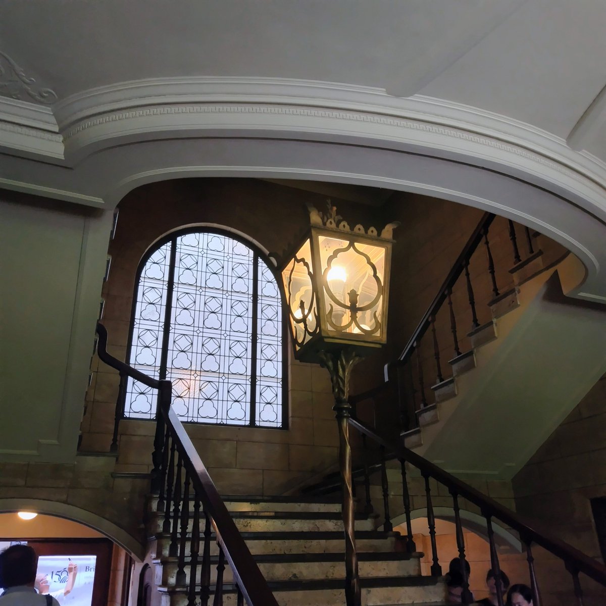 qnvy7goa0qIcPIZ's tweet image. 今日は紫外線強くなく少し涼しかった
何ヶ月振りの病院と買い物以外でのお出かけには最適な日でした

重要文化財神戸女学院のヴォーリズ建築の見学に行って来ました

緩やかだけど坂や階段が体力が落ちた身には厳しかったけれど『美しい心を育むための品格ある建築』そのものでした
#神戸女学院