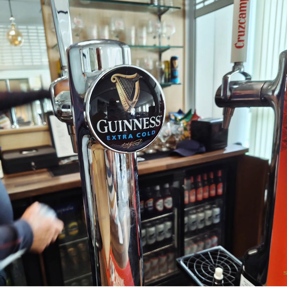 🚨NEW SIGNING🚨

Has a great finish, always delivers and now finally at Silkmore Lane after a long negotiation, just in time for the FA Vase!

Head down the bar before, during and after the match 🦡

#gamechanger #guinness