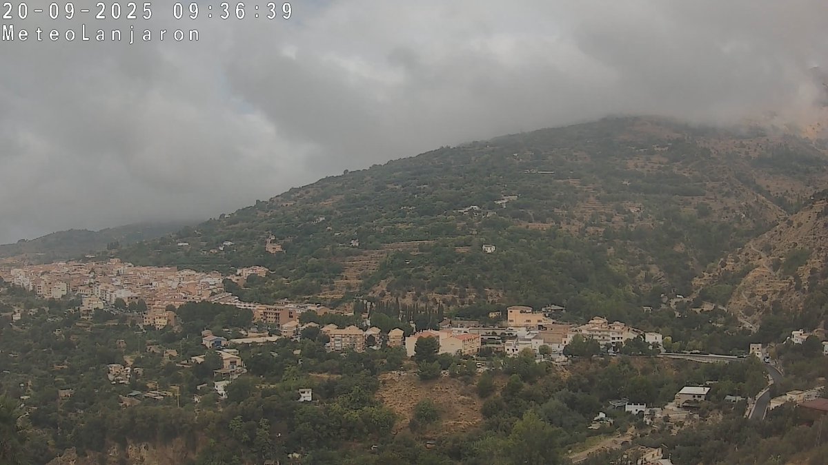 Nubosidad baja para ir despidiendo el verano. 21 grados a las 10 de la mañana, con una alta humedad relativa.