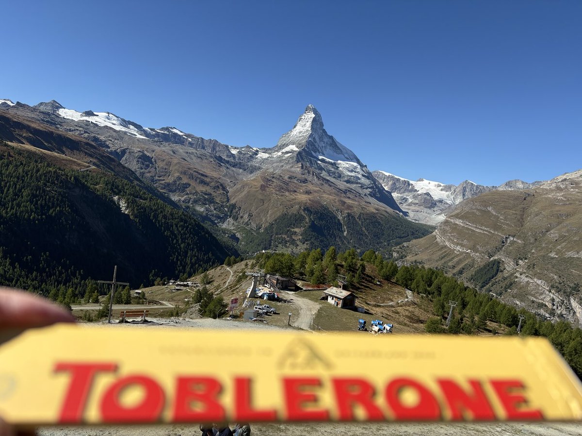 GmurHelen's tweet photo. That #hike 19Km #Zermatt #Matterhorn #Switzerland #Toblerone #Lake #Sunshine #Mountains #FrshAir #Outsideisfree #Chapel #Restaurant #Alps #Views and #Musiic “chez Vroni” 🎼☀️🇨🇭❤️🤩🎒🕶️🥾
Enjoy the beautiful #views ❤️🇨🇭 https://t.co/BVpAd3pit2