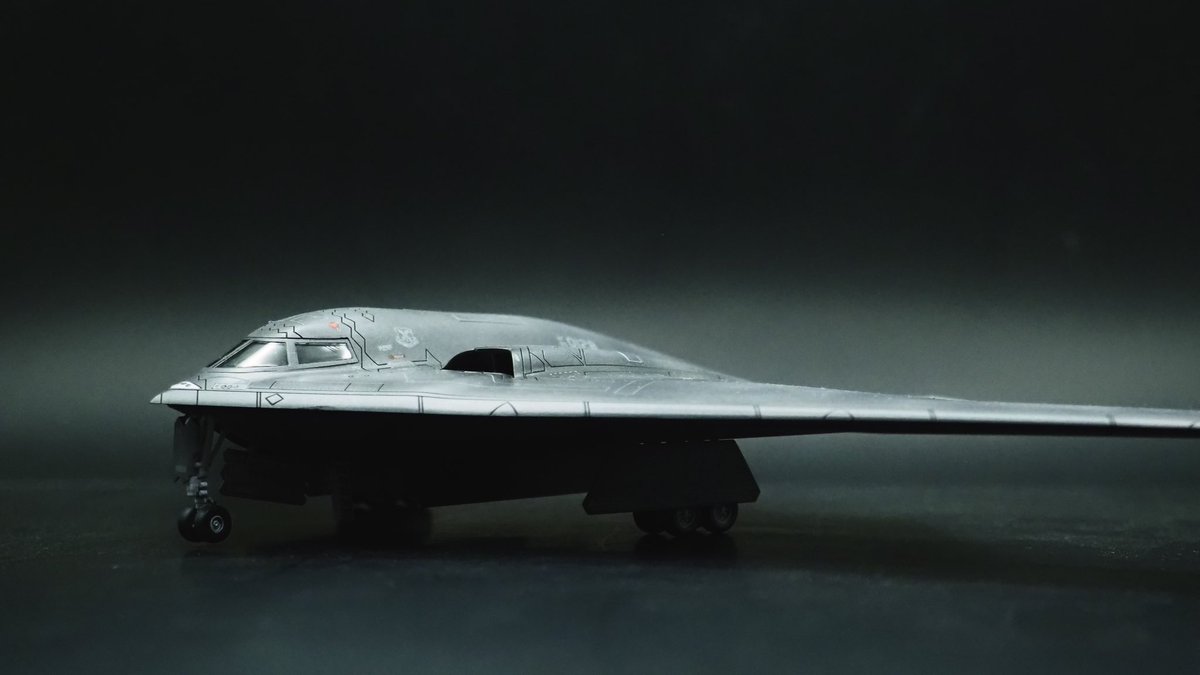 B-2 スピリット爆撃機、完成！ 1/144スケールでも迫力満点。 ステルス