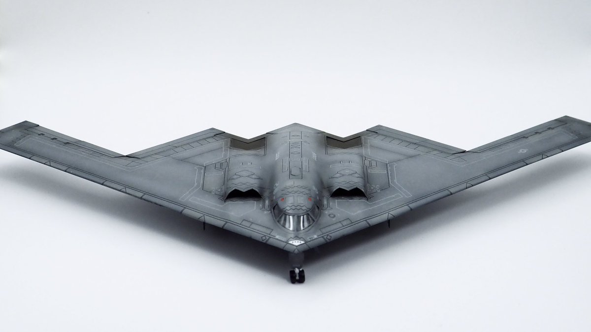 B-2 スピリット爆撃機、完成！ 1/144スケールでも迫力満点。 ステルス